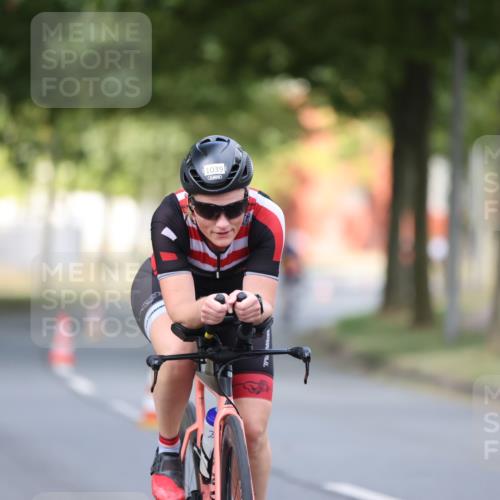 11.08.2024 - GEWOBA Citytriathlon Bremen H.Heesch http://msf.ph/oto/6775970 11.08.2024 11:43:52 Radfahren 914, 1039 meine-sportfotos.de