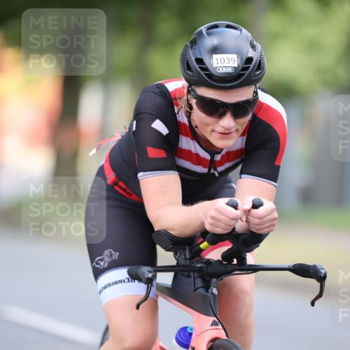 11.08.2024 - GEWOBA Citytriathlon Bremen H.Heesch http://msf.ph/oto/6775997 11.08.2024 11:43:53 Radfahren 746, 914, 1039 meine-sportfotos.de