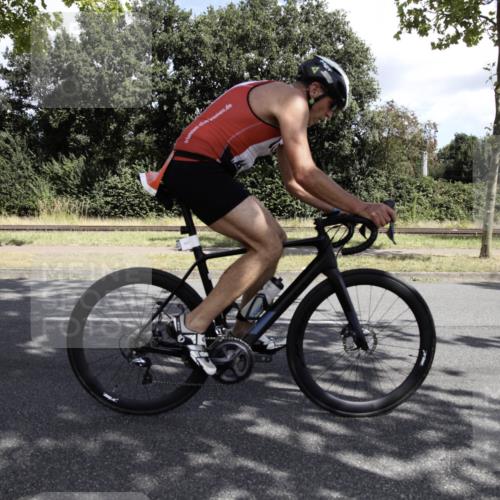 11.08.2024 - GEWOBA Citytriathlon Bremen H.Heesch http://msf.ph/oto/6776000 11.08.2024 11:57:04 Radfahren 772, 858, 985, 990 meine-sportfotos.de