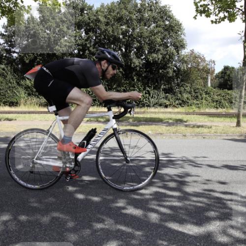 11.08.2024 - GEWOBA Citytriathlon Bremen H.Heesch http://msf.ph/oto/6776005 11.08.2024 11:57:17 Radfahren 772, 985, 1002 meine-sportfotos.de