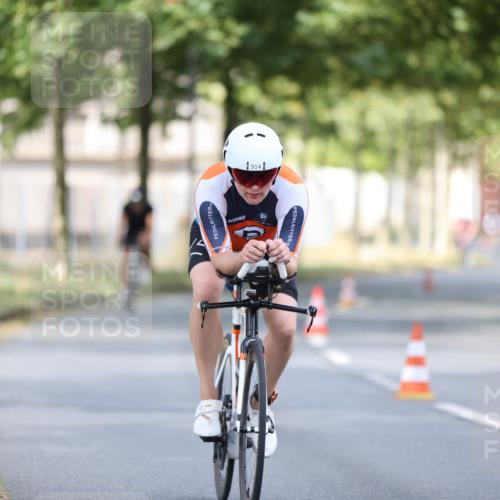 11.08.2024 - GEWOBA Citytriathlon Bremen H.Heesch http://msf.ph/oto/6776013 11.08.2024 11:44:02 Radfahren 746, 861, 914, 1039 meine-sportfotos.de