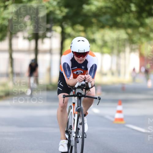 11.08.2024 - GEWOBA Citytriathlon Bremen H.Heesch http://msf.ph/oto/6776020 11.08.2024 11:44:02 Radfahren 746, 861, 914, 1039 meine-sportfotos.de