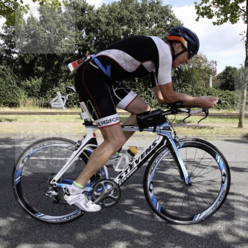 11.08.2024 - GEWOBA Citytriathlon Bremen H.Heesch http://msf.ph/oto/6776051 11.08.2024 11:59:11 Radfahren 758, 925, 965 meine-sportfotos.de