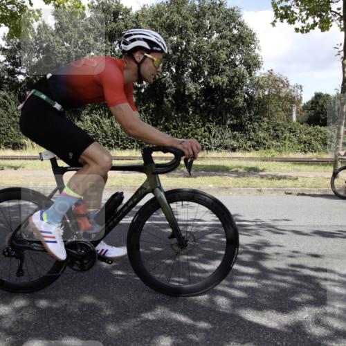 11.08.2024 - GEWOBA Citytriathlon Bremen H.Heesch http://msf.ph/oto/6776063 11.08.2024 11:59:28 Radfahren 758, 780, 834, 835, 859, 890, 925 meine-sportfotos.de