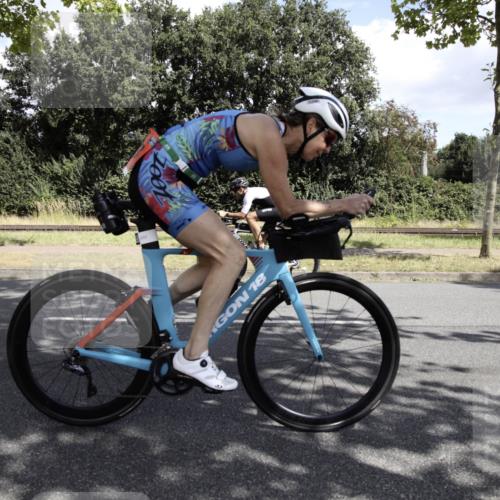 11.08.2024 - GEWOBA Citytriathlon Bremen H.Heesch http://msf.ph/oto/6776083 11.08.2024 12:00:02 Radfahren 846, 967, 1033 meine-sportfotos.de