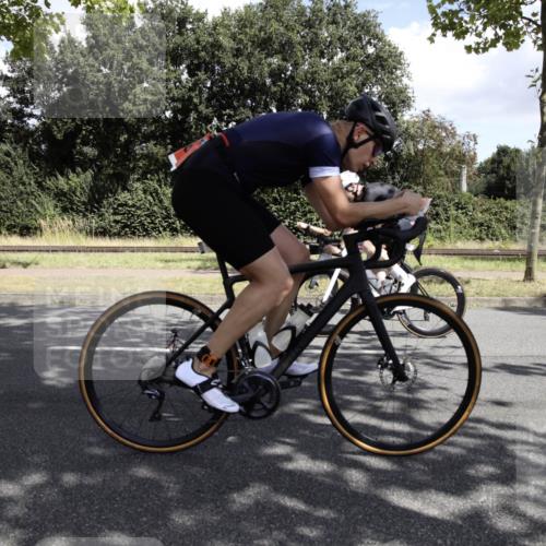 11.08.2024 - GEWOBA Citytriathlon Bremen H.Heesch http://msf.ph/oto/6776084 11.08.2024 12:00:10 Radfahren 846, 967, 1033, 1039 meine-sportfotos.de