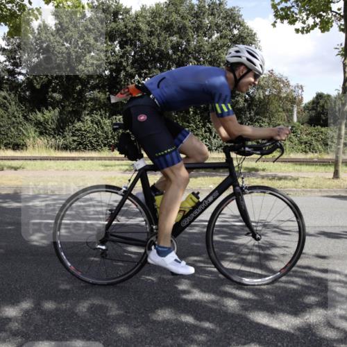 11.08.2024 - GEWOBA Citytriathlon Bremen H.Heesch http://msf.ph/oto/6776093 11.08.2024 12:00:27 Radfahren 756, 799, 967, 1039 meine-sportfotos.de