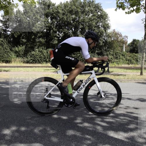 11.08.2024 - GEWOBA Citytriathlon Bremen H.Heesch http://msf.ph/oto/6776100 11.08.2024 12:00:51 Radfahren 833, 861, 868, 914, 916, 995 meine-sportfotos.de