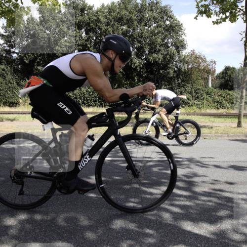 11.08.2024 - GEWOBA Citytriathlon Bremen H.Heesch http://msf.ph/oto/6776108 11.08.2024 12:00:56 Radfahren 833, 861, 868, 914, 916 meine-sportfotos.de