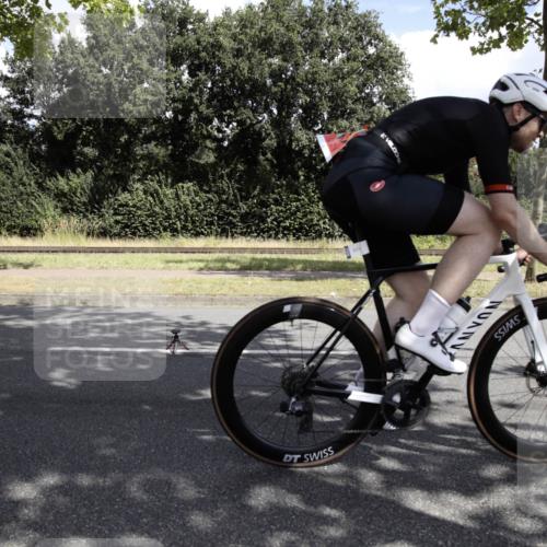 11.08.2024 - GEWOBA Citytriathlon Bremen H.Heesch http://msf.ph/oto/6776116 11.08.2024 12:00:57 Radfahren 833, 861, 868, 914, 916, 1008 meine-sportfotos.de