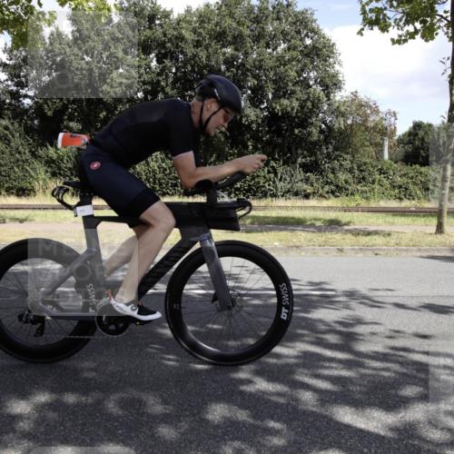 11.08.2024 - GEWOBA Citytriathlon Bremen H.Heesch http://msf.ph/oto/6776119 11.08.2024 12:00:57 Radfahren 833, 861, 868, 914, 916, 1008 meine-sportfotos.de