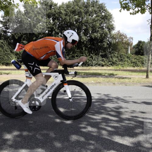 11.08.2024 - GEWOBA Citytriathlon Bremen H.Heesch http://msf.ph/oto/6776125 11.08.2024 12:01:03 Radfahren 833, 868, 914, 916, 1008 meine-sportfotos.de