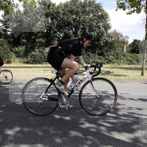 11.08.2024 - GEWOBA Citytriathlon Bremen H.Heesch http://msf.ph/oto/6776126 11.08.2024 12:01:13 Radfahren 746, 914, 1008 meine-sportfotos.de