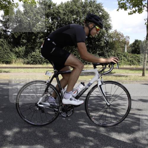 11.08.2024 - GEWOBA Citytriathlon Bremen H.Heesch http://msf.ph/oto/6776129 11.08.2024 12:01:25 Radfahren 746, 763, 819, 827, 877 meine-sportfotos.de