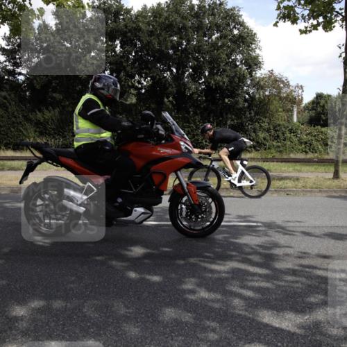 11.08.2024 - GEWOBA Citytriathlon Bremen H.Heesch http://msf.ph/oto/6776149 11.08.2024 12:01:37 Radfahren 763, 800, 819, 827, 871, 877 meine-sportfotos.de