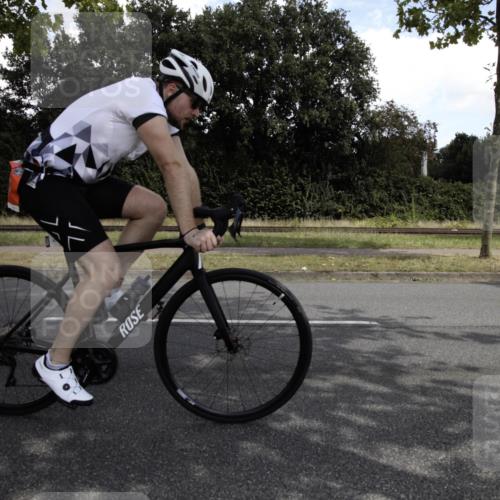 11.08.2024 - GEWOBA Citytriathlon Bremen H.Heesch http://msf.ph/oto/6776197 11.08.2024 12:02:37 Radfahren 759, 836, 855, 873, 927, 954, 974 meine-sportfotos.de