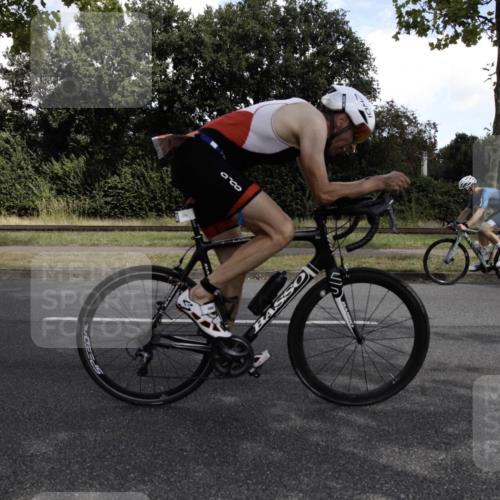 11.08.2024 - GEWOBA Citytriathlon Bremen H.Heesch http://msf.ph/oto/6776204 11.08.2024 12:02:51 Radfahren 845, 927, 933, 954, 974 meine-sportfotos.de