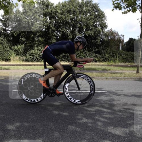 11.08.2024 - GEWOBA Citytriathlon Bremen H.Heesch http://msf.ph/oto/6776209 11.08.2024 12:02:55 Radfahren 845, 927, 933, 954 meine-sportfotos.de