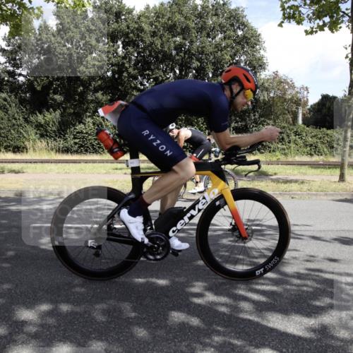 11.08.2024 - GEWOBA Citytriathlon Bremen H.Heesch http://msf.ph/oto/6776211 11.08.2024 12:03:01 Radfahren 845, 927, 933, 954, 1024, 1029 meine-sportfotos.de