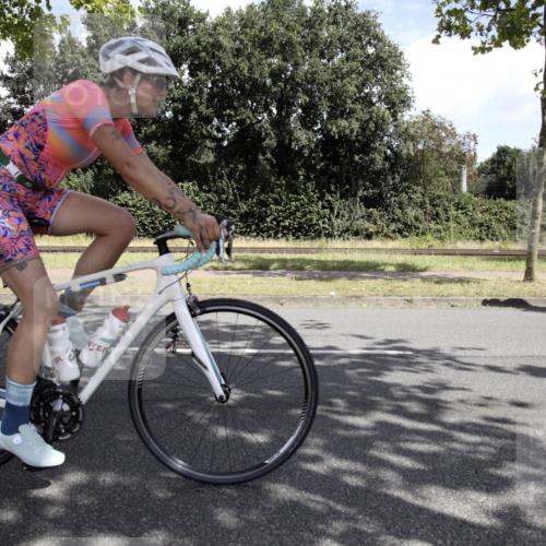 11.08.2024 - GEWOBA Citytriathlon Bremen H.Heesch http://msf.ph/oto/6776215 11.08.2024 12:03:15 Radfahren 826, 853, 936, 942, 1024, 1029, 1030, 1040 meine-sportfotos.de