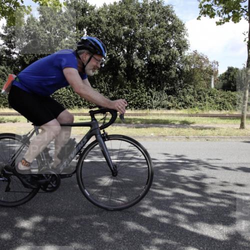 11.08.2024 - GEWOBA Citytriathlon Bremen H.Heesch http://msf.ph/oto/6776228 11.08.2024 12:03:23 Radfahren 826, 853, 867, 936, 942, 1029, 1030, 1040 meine-sportfotos.de