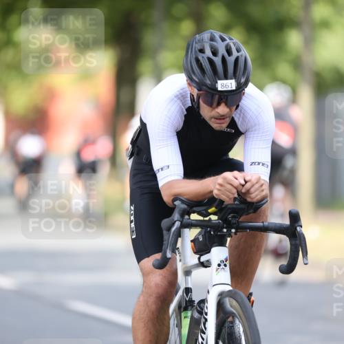 11.08.2024 - GEWOBA Citytriathlon Bremen H.Heesch http://msf.ph/oto/6776245 11.08.2024 11:44:16 Radfahren 746, 759, 861, 926 meine-sportfotos.de
