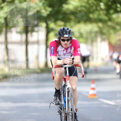 11.08.2024 - GEWOBA Citytriathlon Bremen H.Heesch http://msf.ph/oto/6776251 11.08.2024 11:44:17 Radfahren 746, 759, 861, 926 meine-sportfotos.de