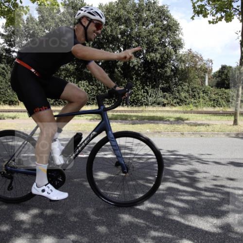 11.08.2024 - GEWOBA Citytriathlon Bremen H.Heesch http://msf.ph/oto/6776259 11.08.2024 12:03:54 Radfahren 775, 798, 843, 906, 911 meine-sportfotos.de