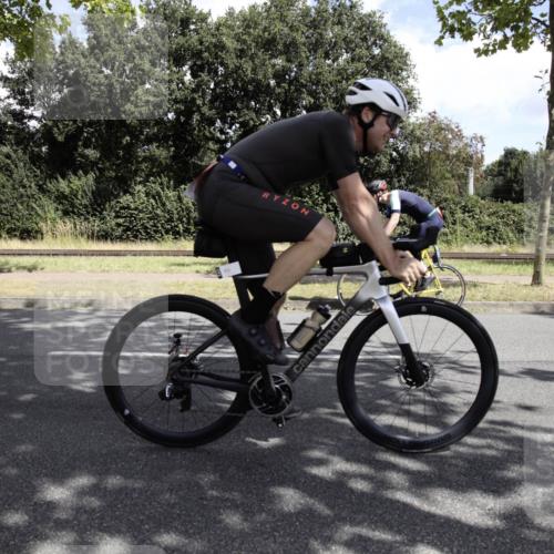 11.08.2024 - GEWOBA Citytriathlon Bremen H.Heesch http://msf.ph/oto/6776265 11.08.2024 12:04:07 Radfahren 798, 899, 907, 911, 964 meine-sportfotos.de