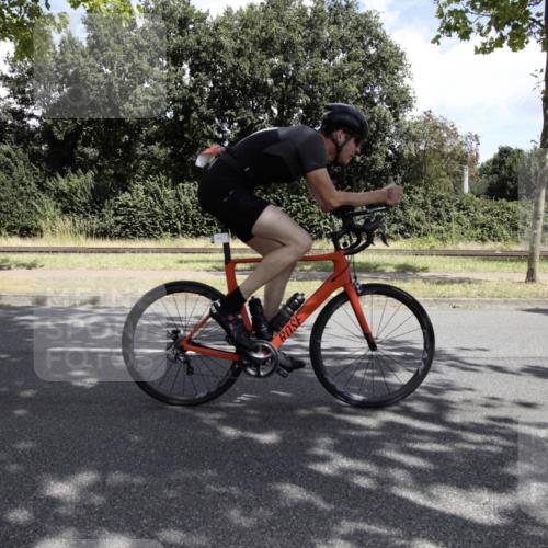 11.08.2024 - GEWOBA Citytriathlon Bremen H.Heesch http://msf.ph/oto/6776275 11.08.2024 12:04:19 Radfahren 757, 801, 862, 899, 907, 911, 918, 955, 964 meine-sportfotos.de