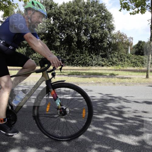 11.08.2024 - GEWOBA Citytriathlon Bremen H.Heesch http://msf.ph/oto/6776281 11.08.2024 12:04:25 Radfahren 757, 801, 862, 899, 907, 918, 944, 955, 962, 997 meine-sportfotos.de