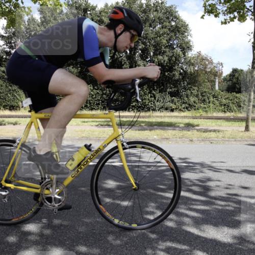 11.08.2024 - GEWOBA Citytriathlon Bremen H.Heesch http://msf.ph/oto/6776322 11.08.2024 12:04:58 Radfahren 768, 773, 839, 865, 958, 1019 meine-sportfotos.de