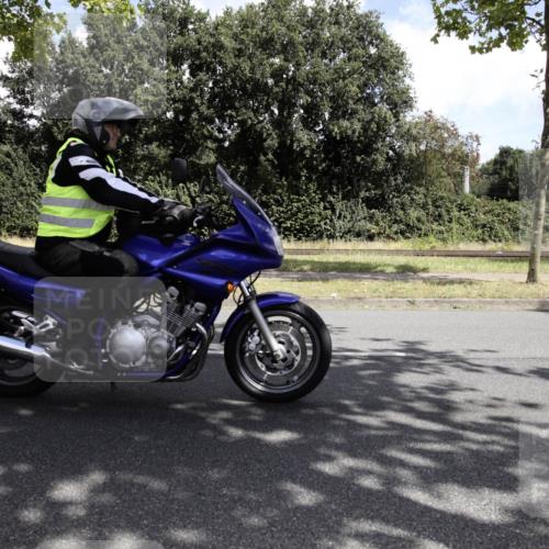 11.08.2024 - GEWOBA Citytriathlon Bremen H.Heesch http://msf.ph/oto/6776329 11.08.2024 12:05:06 Radfahren 768, 839, 864, 865, 1019 meine-sportfotos.de