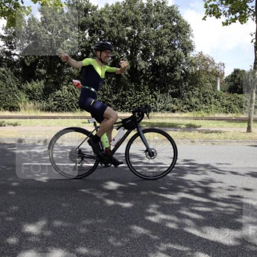 11.08.2024 - GEWOBA Citytriathlon Bremen H.Heesch http://msf.ph/oto/6776332 11.08.2024 12:05:13 Radfahren 783, 864, 865, 1019 meine-sportfotos.de