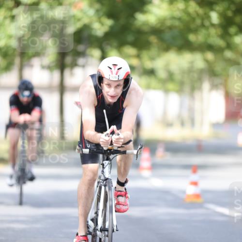 11.08.2024 - GEWOBA Citytriathlon Bremen H.Heesch http://msf.ph/oto/6776338 11.08.2024 11:44:24 Radfahren 759, 836, 855, 861, 926 meine-sportfotos.de