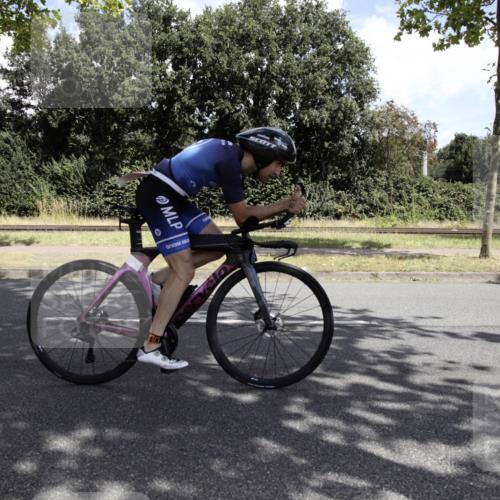 11.08.2024 - GEWOBA Citytriathlon Bremen H.Heesch http://msf.ph/oto/6776342 11.08.2024 12:05:22 Radfahren 783, 805, 864, 865 meine-sportfotos.de