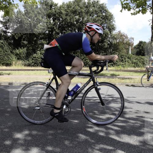 11.08.2024 - GEWOBA Citytriathlon Bremen H.Heesch http://msf.ph/oto/6776344 11.08.2024 12:05:33 Radfahren 760, 783, 805, 920 meine-sportfotos.de