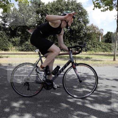 11.08.2024 - GEWOBA Citytriathlon Bremen H.Heesch http://msf.ph/oto/6776352 11.08.2024 12:05:59 Radfahren 703, 752, 860, 870, 928 meine-sportfotos.de