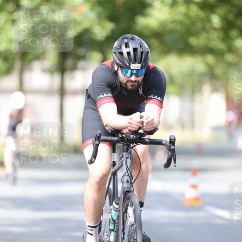 11.08.2024 - GEWOBA Citytriathlon Bremen H.Heesch http://msf.ph/oto/6776377 11.08.2024 11:44:26 Radfahren 759, 836, 855, 861, 926 meine-sportfotos.de