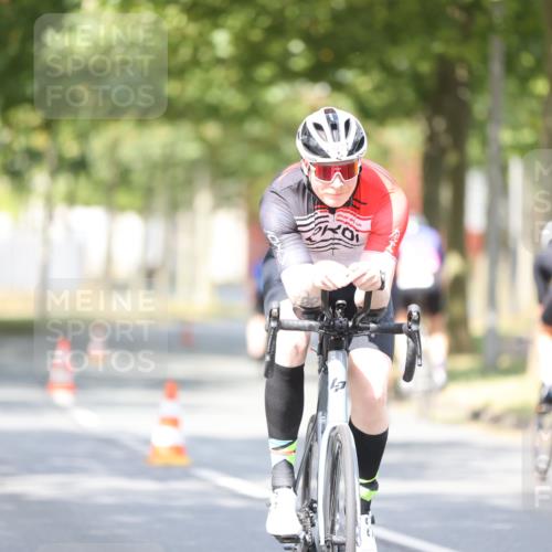 11.08.2024 - GEWOBA Citytriathlon Bremen H.Heesch http://msf.ph/oto/6776831 11.08.2024 11:45:00 Radfahren 763, 827, 916, 927, 956, 964, 973, 996, 1030 meine-sportfotos.de