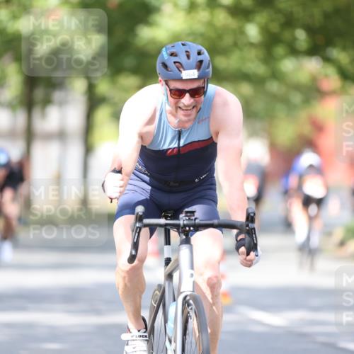 11.08.2024 - GEWOBA Citytriathlon Bremen H.Heesch http://msf.ph/oto/6776865 11.08.2024 11:45:02 Radfahren 827, 916, 927, 956, 964, 973, 996, 1030 meine-sportfotos.de