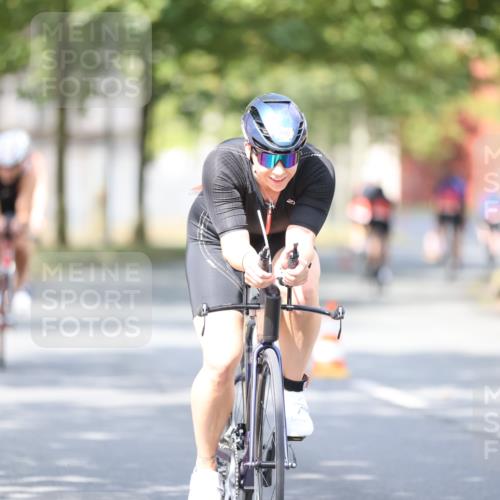 11.08.2024 - GEWOBA Citytriathlon Bremen H.Heesch http://msf.ph/oto/6776921 11.08.2024 11:45:03 Radfahren 827, 916, 927, 956, 964, 973, 996, 1030 meine-sportfotos.de