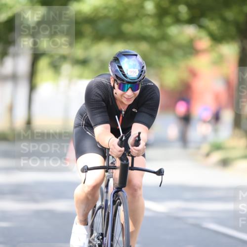 11.08.2024 - GEWOBA Citytriathlon Bremen H.Heesch http://msf.ph/oto/6776929 11.08.2024 11:45:03 Radfahren 827, 916, 927, 956, 964, 973, 996, 1030 meine-sportfotos.de
