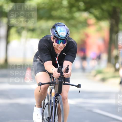 11.08.2024 - GEWOBA Citytriathlon Bremen H.Heesch http://msf.ph/oto/6776932 11.08.2024 11:45:03 Radfahren 827, 916, 927, 956, 964, 973, 996, 1030 meine-sportfotos.de