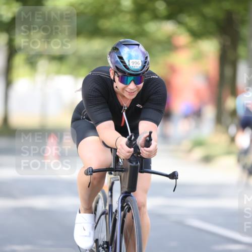 11.08.2024 - GEWOBA Citytriathlon Bremen H.Heesch http://msf.ph/oto/6776935 11.08.2024 11:45:03 Radfahren 827, 916, 927, 956, 964, 973, 996, 1030 meine-sportfotos.de