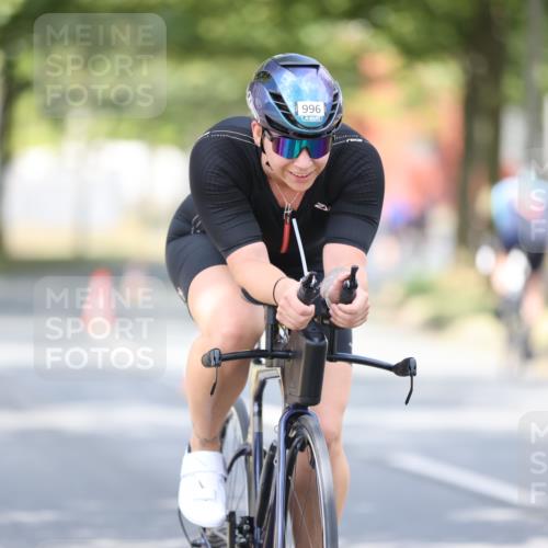 11.08.2024 - GEWOBA Citytriathlon Bremen H.Heesch http://msf.ph/oto/6776938 11.08.2024 11:45:03 Radfahren 827, 916, 927, 956, 964, 973, 996, 1030 meine-sportfotos.de