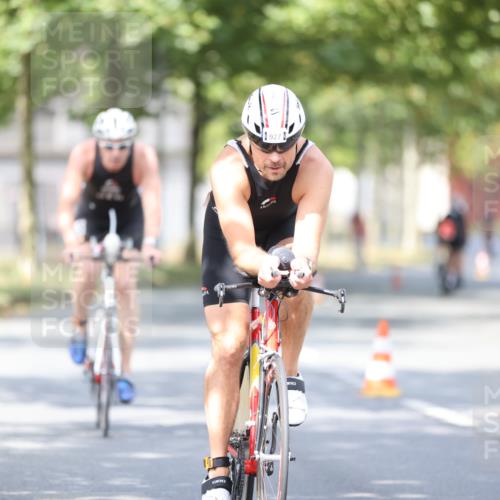11.08.2024 - GEWOBA Citytriathlon Bremen H.Heesch http://msf.ph/oto/6776952 11.08.2024 11:45:05 Radfahren 819, 827, 916, 927, 956, 964, 973, 996, 1030 meine-sportfotos.de