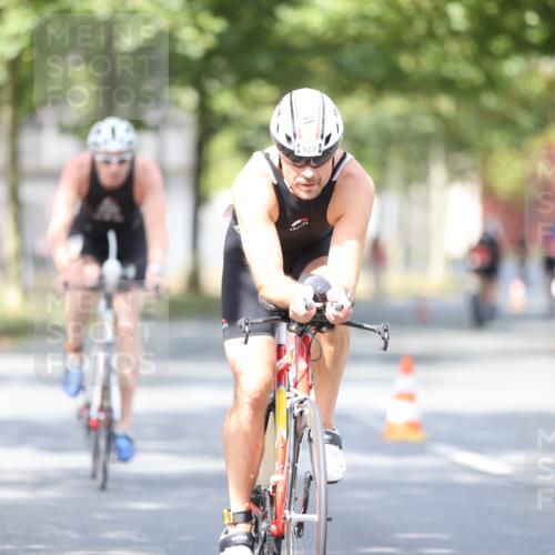 11.08.2024 - GEWOBA Citytriathlon Bremen H.Heesch http://msf.ph/oto/6776954 11.08.2024 11:45:05 Radfahren 819, 827, 916, 927, 956, 964, 973, 996, 1030 meine-sportfotos.de