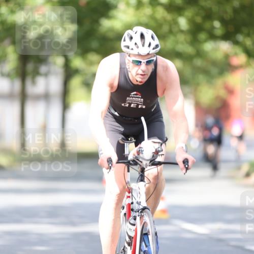 11.08.2024 - GEWOBA Citytriathlon Bremen H.Heesch http://msf.ph/oto/6776979 11.08.2024 11:45:06 Radfahren 819, 827, 916, 927, 956, 964, 973, 974, 996, 1030 meine-sportfotos.de