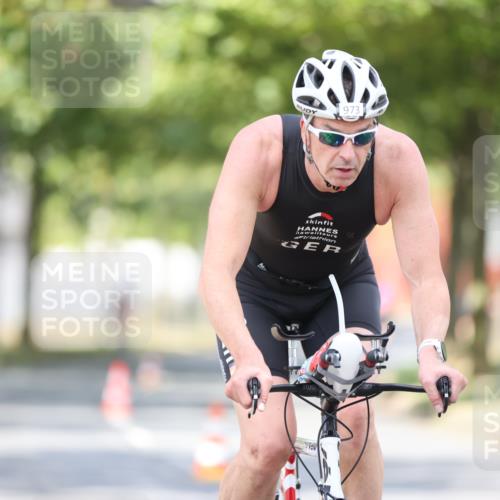 11.08.2024 - GEWOBA Citytriathlon Bremen H.Heesch http://msf.ph/oto/6776993 11.08.2024 11:45:06 Radfahren 819, 827, 916, 927, 956, 964, 973, 974, 996, 1030 meine-sportfotos.de